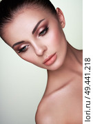 Beautiful Young Woman with Clean Fresh Skin. Perfect Makeup. Beauty Fashion. Eyelashes. Cosmetic Eyeshadow. Highlighting. Cosmetology, Beauty and Spa. Стоковое фото, агентство Ingram Publishing / Фотобанк Лори