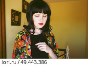 Beautiful brunette woman in a yellow room in her home                                . Стоковое фото, агентство Ingram Publishing / Фотобанк Лори