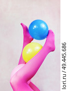  Pop art about legs wearing pink tights and holding balloons                              . Стоковое фото, агентство Ingram Publishing / Фотобанк Лори