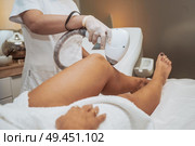 Woman getting cosmetic procedures at beauty center. Стоковое фото, агентство Ingram Publishing / Фотобанк Лори