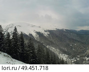 Winter landscape of Pirin mountains, Bansko ski resort in Bulgaria. Стоковое фото, агентство Ingram Publishing / Фотобанк Лори