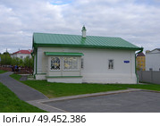 Здание богадельни при Богородицкой церкви. Тобольск, переулок Розы Люксембург, 1. Редакционное фото, фотограф Алексей Иванов / Фотобанк Лори