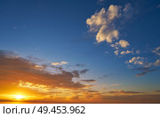 Sunrise or sunset sky with clouds in blue and orange. Стоковое фото, агентство Ingram Publishing / Фотобанк Лори