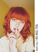 Young redhead woman doing a silent gesture                               . Стоковое фото, агентство Ingram Publishing / Фотобанк Лори