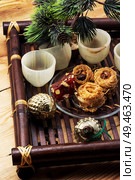 symbolic Christmas toys for the holiday spruce. Стоковое фото, агентство Ingram Publishing / Фотобанк Лори