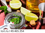 Fresh mojito cocktail and bar utensils.Lime and mint leaves. Mojito cocktail with mint and lime. Стоковое фото, агентство Ingram Publishing / Фотобанк Лори
