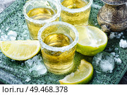Glasses with a tequila and slice of lime.Gold Mexican tequila. Tequila shot with lime and salt. Стоковое фото, агентство Ingram Publishing / Фотобанк Лори