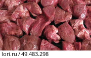Raw sliced pork in sauce. Pieces of fresh marinated pork medallions. Freshly meat tenderloin, perfect for culinary, home cooked meals and flavor. Chopped Pork ham fillet with spice, herbs. 4K video. Стоковое видео, видеограф Марина Демидюк / Фотобанк Лори