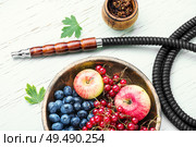 Tobacco hookah.Shisha mouthpiece and parts for the smoking hookah.Kalian with berries and apple. Arabia shisha with berries and apple. Стоковое фото, агентство Ingram Publishing / Фотобанк Лори