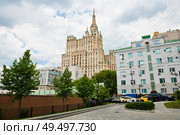 Вид на жилой дом на Кудринской площади. Москва. Россия. Редакционное фото, фотограф E. O. / Фотобанк Лори