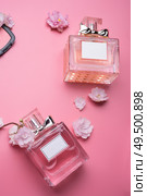  perfume bottles  around flowers on gradient   pink   background. . Стоковое фото, агентство Ingram Publishing / Фотобанк Лори
