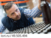 quality control in bottling factory. Стоковое фото, агентство Ingram Publishing / Фотобанк Лори