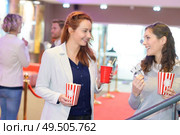 women going to the movie theater. Стоковое фото, агентство Ingram Publishing / Фотобанк Лори