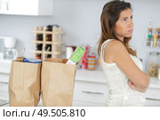 angry woman after grocery shopping. Стоковое фото, агентство Ingram Publishing / Фотобанк Лори