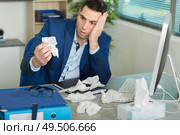 sad man in the office. Стоковое фото, агентство Ingram Publishing / Фотобанк Лори
