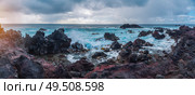 Easter Island rocky coast. The waves of the Pacific Ocean. Стоковое фото, агентство Ingram Publishing / Фотобанк Лори
