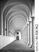 Arch in the building in Dresden. Germany. Стоковое фото, агентство Ingram Publishing / Фотобанк Лори