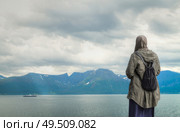 Woman in hijab against the background of the Norwegian fjords. Стоковое фото, агентство Ingram Publishing / Фотобанк Лори