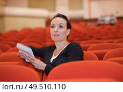 woman in auditorium talking to artists. Стоковое фото, агентство Ingram Publishing / Фотобанк Лори