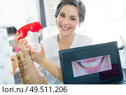 female dental professional holding equipment. Стоковое фото, агентство Ingram Publishing / Фотобанк Лори