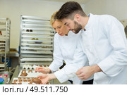 portrait of artisan chocolate makers. Стоковое фото, агентство Ingram Publishing / Фотобанк Лори