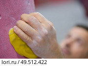muscular climber hand on the bouldering climbing wall grip. Стоковое фото, агентство Ingram Publishing / Фотобанк Лори