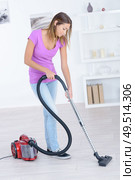 young woman hoovering in living room. Стоковое фото, агентство Ingram Publishing / Фотобанк Лори