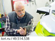 jet ski technician doing estimate. Стоковое фото, агентство Ingram Publishing / Фотобанк Лори