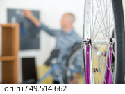 centering the wheels. Стоковое фото, агентство Ingram Publishing / Фотобанк Лори