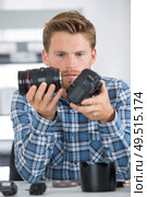 man cleaning and repairing a digital camera. Стоковое фото, агентство Ingram Publishing / Фотобанк Лори