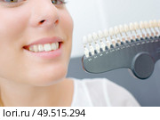 Lady smiling to show teeth for color match. Стоковое фото, агентство Ingram Publishing / Фотобанк Лори
