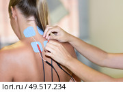 Electro stimulation in physical therapy to a young woman. Medical check at the shoulder in a physiotherapy center.. Electro stimulation in physical therapy to a young woman. Стоковое фото, агентство Ingram Publishing / Фотобанк Лори