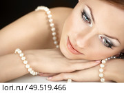 The dreaming woman with a pearl necklace on the bared shoulders. Стоковое фото, агентство Ingram Publishing / Фотобанк Лори