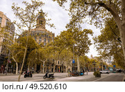 Passage de Gracia avenue with its architectural buildings and shopping centers (2023 год). Редакционное фото, фотограф Яков Филимонов / Фотобанк Лори