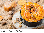 Pumpkin buns with nuts and brown sugar.Cinnamon rolls or cinnabon. Cinnabon cinnamon rolls. Стоковое фото, агентство Ingram Publishing / Фотобанк Лори