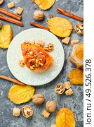 Pumpkin buns with nuts and brown sugar.Cinnamon rolled pumpkin buns. Freshly baked cinnabon buns. Стоковое фото, агентство Ingram Publishing / Фотобанк Лори