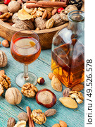 Aromatic alcohol from nuts.Nut liquor.Tincture on nuts.Italian liquor.Nut flavoring. Tasty nut tincture. Стоковое фото, агентство Ingram Publishing / Фотобанк Лори