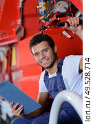 young mechanic looking at camera. Стоковое фото, агентство Ingram Publishing / Фотобанк Лори