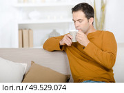 guy sniffing aroma of coffee. Стоковое фото, агентство Ingram Publishing / Фотобанк Лори
