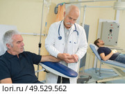 a man is preparing for blood transfusion. Стоковое фото, агентство Ingram Publishing / Фотобанк Лори