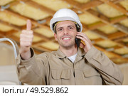 male constructor on the phone. Стоковое фото, агентство Ingram Publishing / Фотобанк Лори
