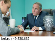 talking with customer about death services. Стоковое фото, агентство Ingram Publishing / Фотобанк Лори