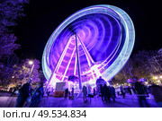 Ferris wheel at night at the fair in Granada, Andalusia, Spain. Ferris wheel at night at the fair in Granada. Стоковое фото, агентство Ingram Publishing / Фотобанк Лори