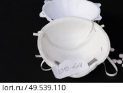 2019-nCoV virus concept - respirator masks close up on black background with copy space. Healthcare concept on black. Стоковое фото, агентство Ingram Publishing / Фотобанк Лори