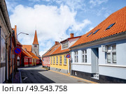 Streets of a small danish village with red rooftops in the summer sun under a blue sky. Стоковое фото, агентство Ingram Publishing / Фотобанк Лори