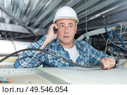 male insulation installer on phone. Стоковое фото, агентство Ingram Publishing / Фотобанк Лори