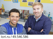two scientists working in laboratory. Стоковое фото, агентство Ingram Publishing / Фотобанк Лори