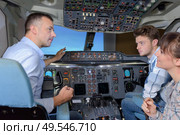a conversation in the cockpit. Стоковое фото, агентство Ingram Publishing / Фотобанк Лори