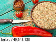 Raw green buckwheat on wooden background,vegan food. Green buckwheat on wooden table. Стоковое фото, агентство Ingram Publishing / Фотобанк Лори