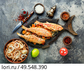 Mullet fish fried with horseradish roots.Tasty and spicy fry fish. Fried fish with horseradish roots. Стоковое фото, агентство Ingram Publishing / Фотобанк Лори